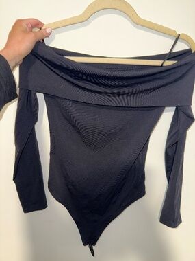 NWOT Aritzia Contour Offf the Shoulder Long Sleeve Body Suit
